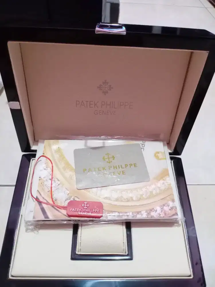 Box original jam patek philip