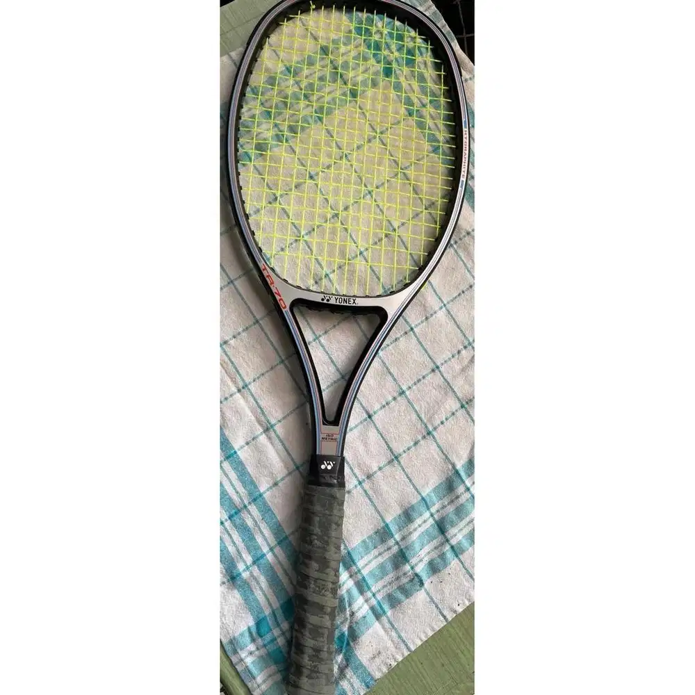Raket Tennis Yonex tipe TR70 ISO Metric