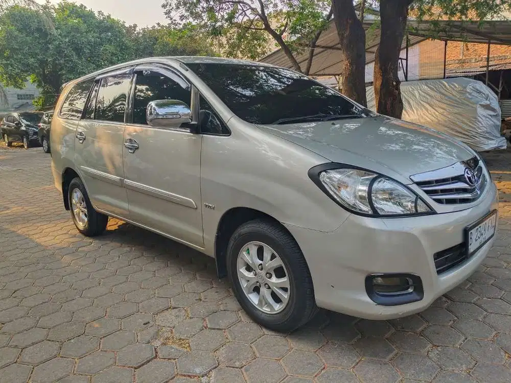 Toyota Kijang Innova 2010 Bensin