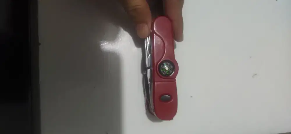 Pisau lipat multifungsi