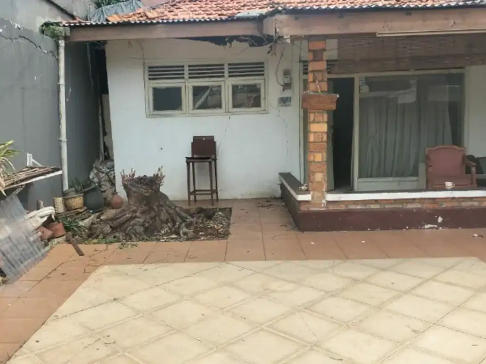 RUMAH LOKASI STRATEGIS DI LEBAK BULUS JAKARTA SELATAN