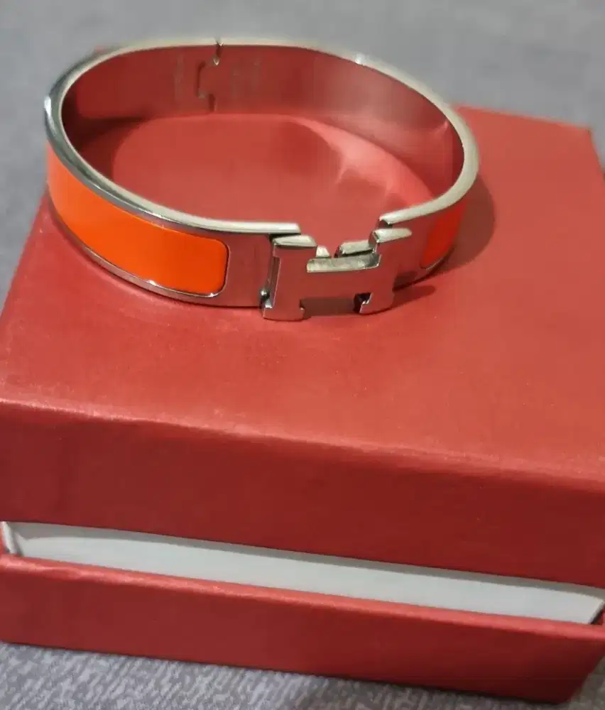 Gelang Hermes wanita