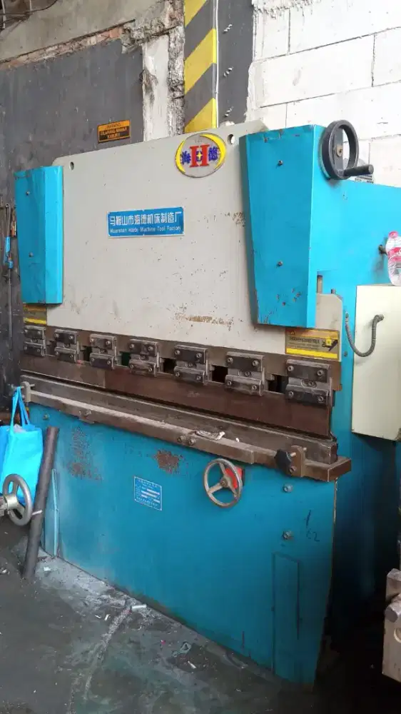 Mesin Bending 30Ton x 1600