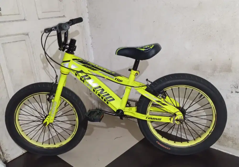 sepeda BMX ukuran 18 ban jumbo kondisi normal