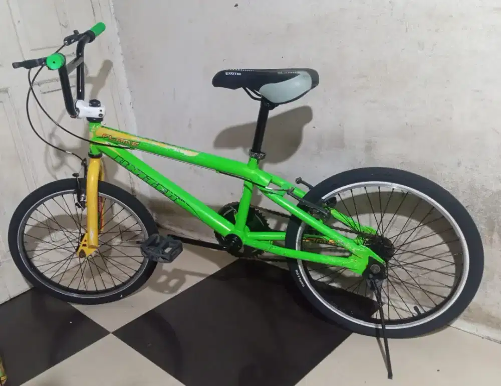 sepeda BMX ukuran 20 united ban cacing