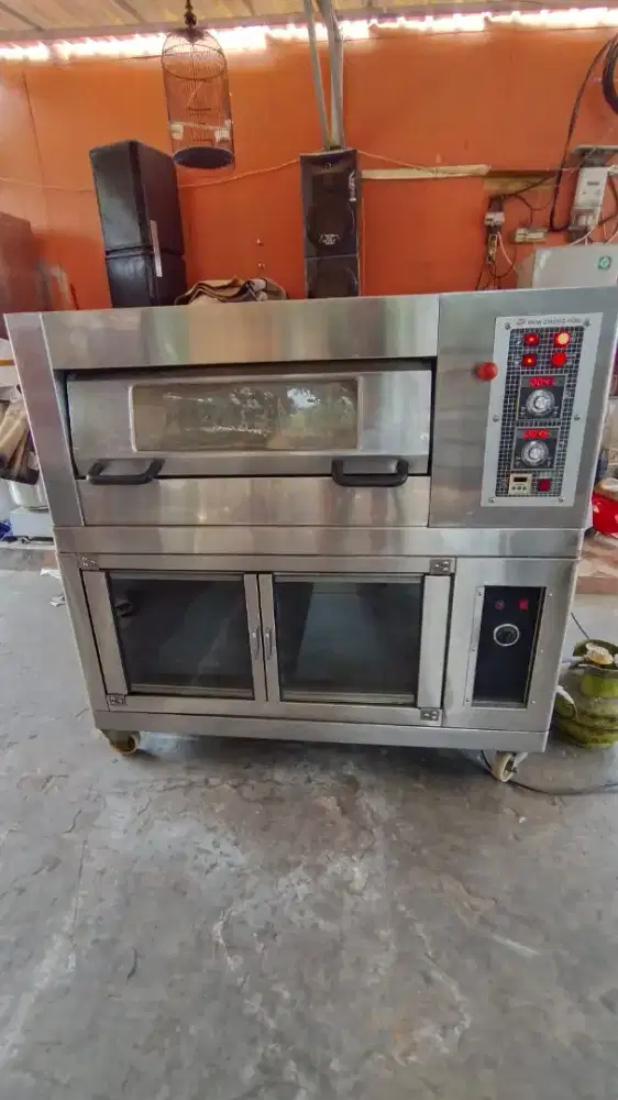 Oven deck merk CHUNG HOW plus proofer
made in taiwan