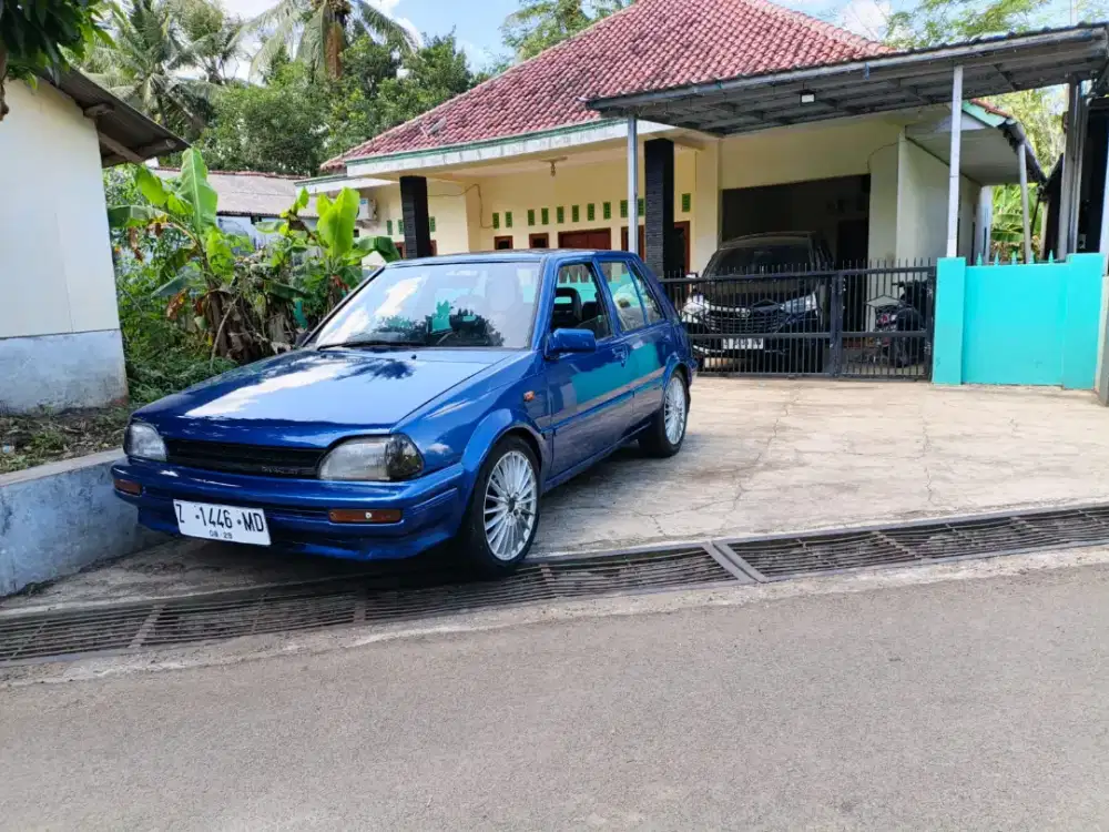 Jual cepat Starlet 1.3 SE th 90
