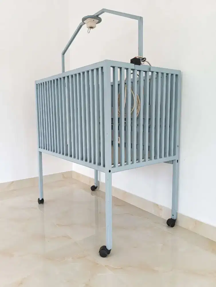 BOX besi bayi / peliharaan