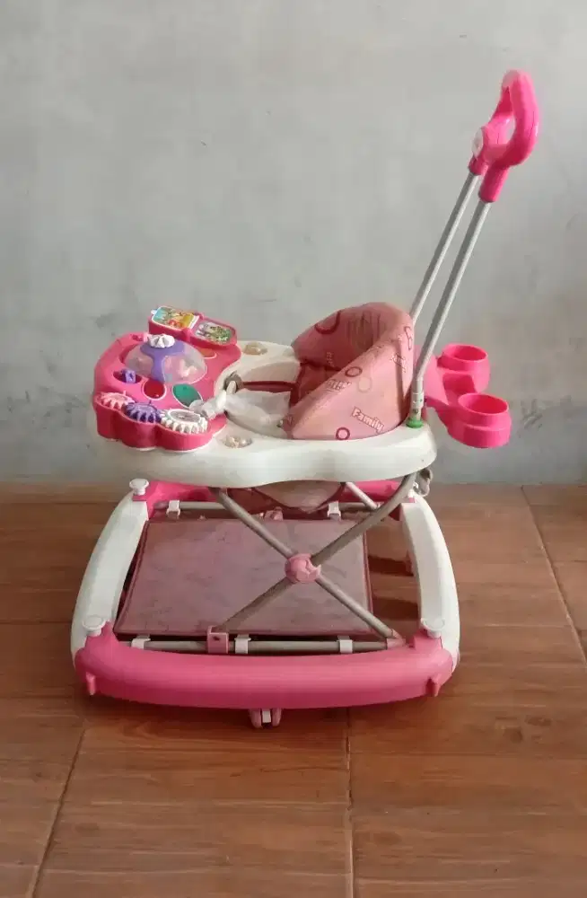 Baby Walker kerata bayi
