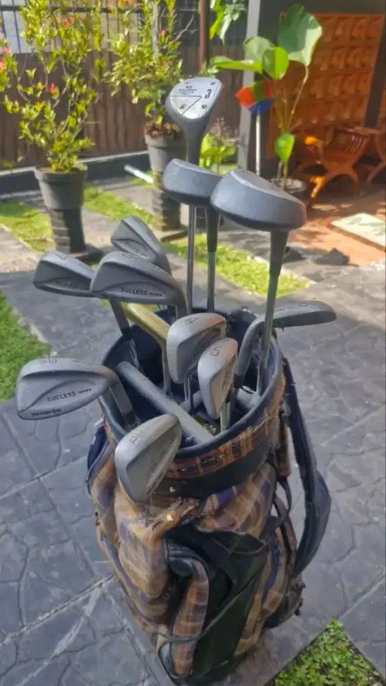 Satu set stick golf maruman