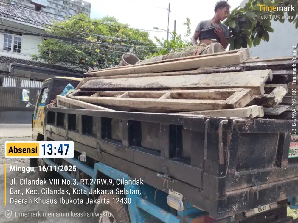 Buang puing proyek dan angkut sampah