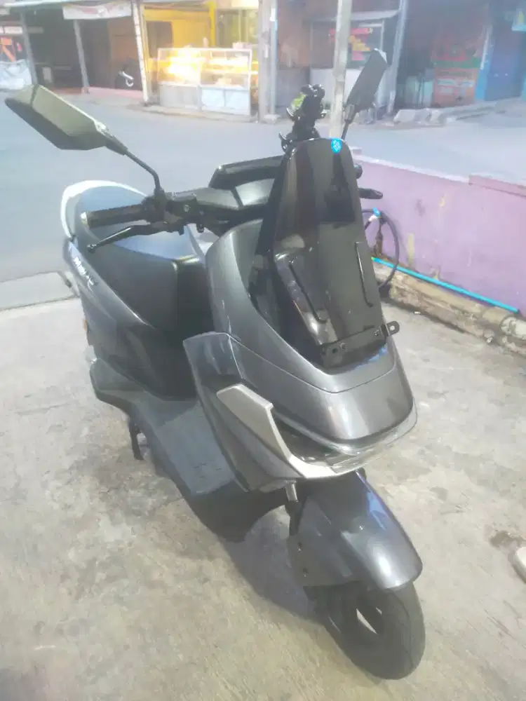 Dijual Motor Listrik Uwinfly M90G Thn 2026 Warna Abu-abu / Grey