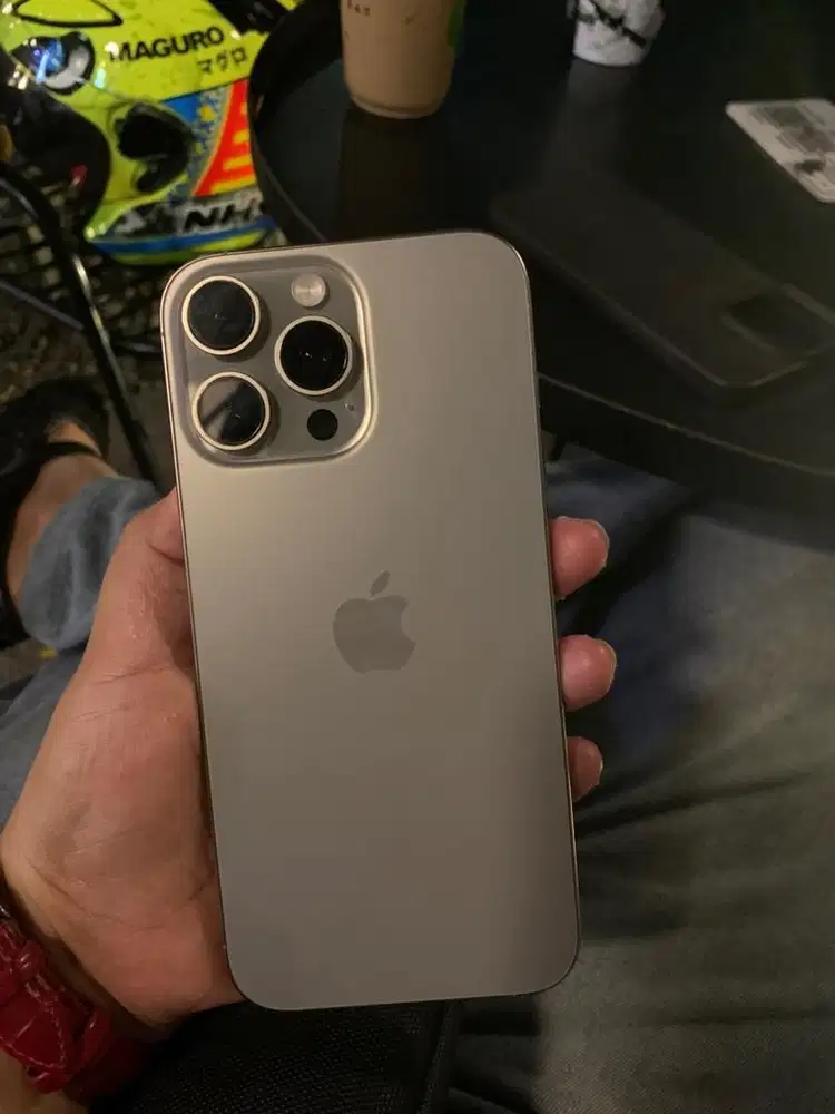 Iphone 16promax 256 natural titanium