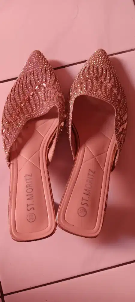 Sandal pesta wanita