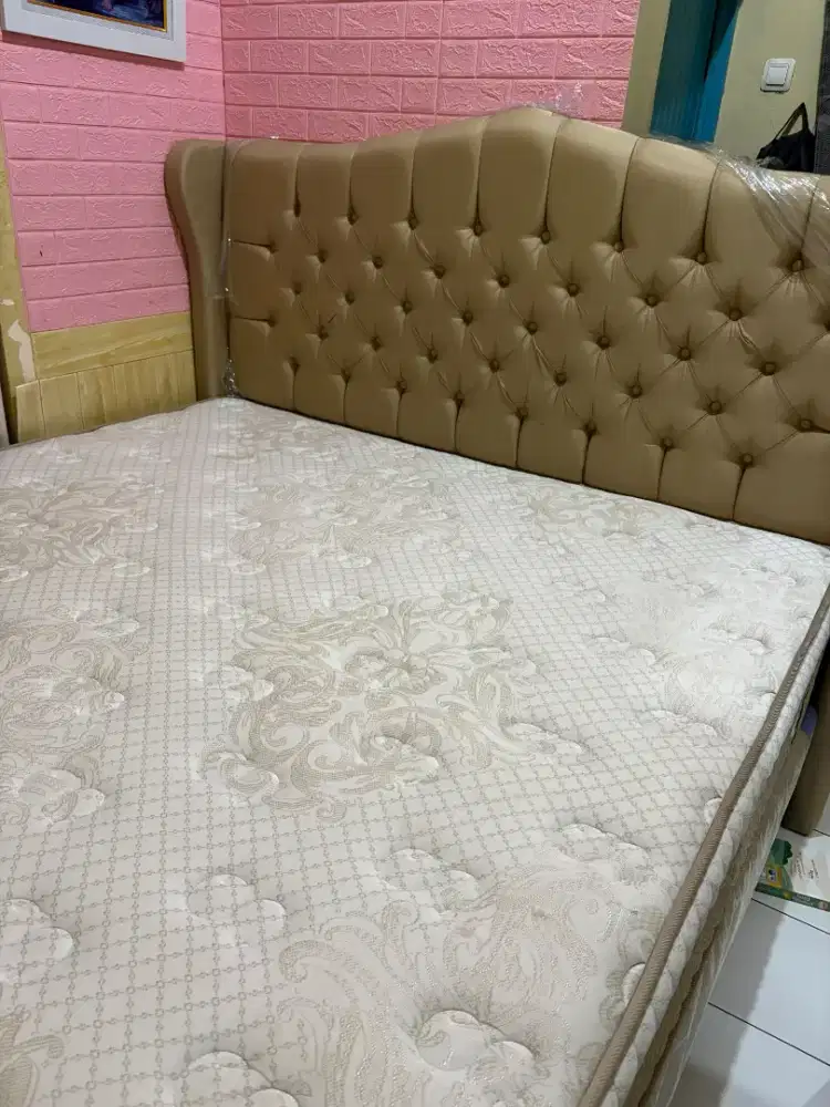 [PRELOVED] Kasur Latex + Dipan 180x200 Uniland