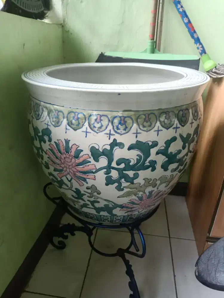 Pot kembang bermotif