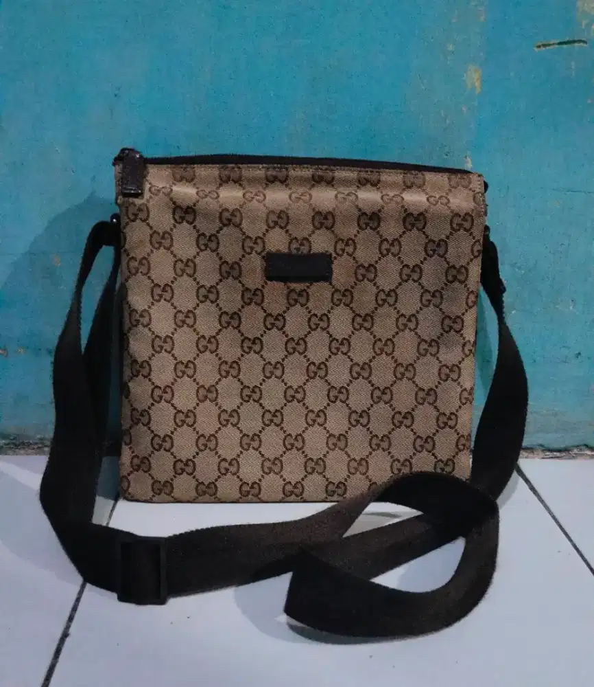 Gucci kanvas sling bag