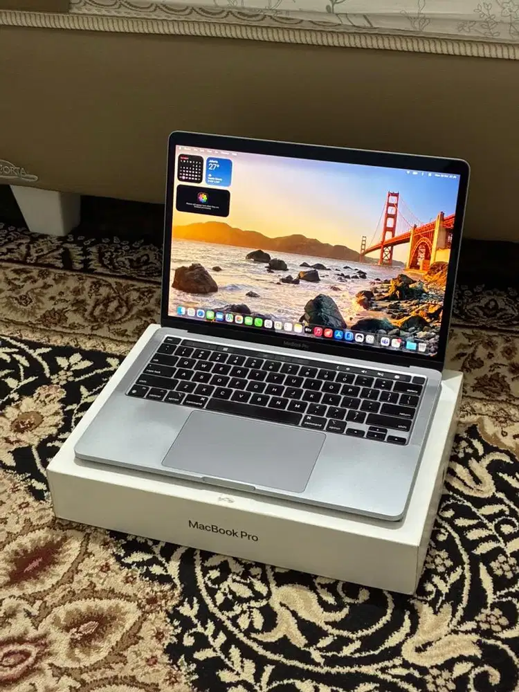 MacBook Pro 2022 M2 13 inch 8/256