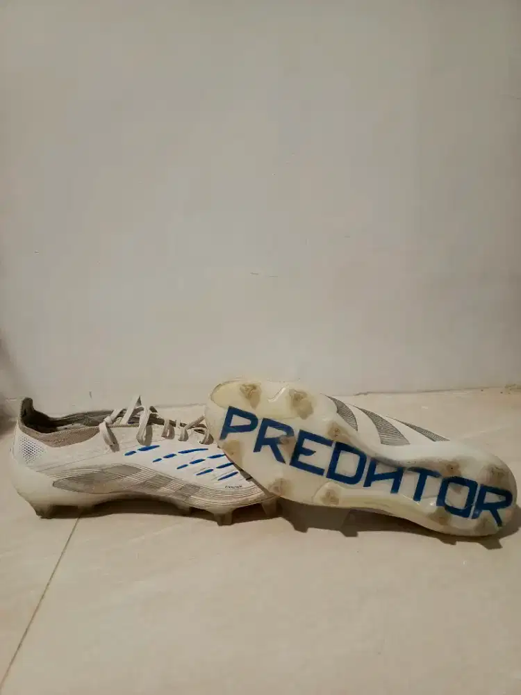 Sepatu sepak bola Adidas Predator Elite FT