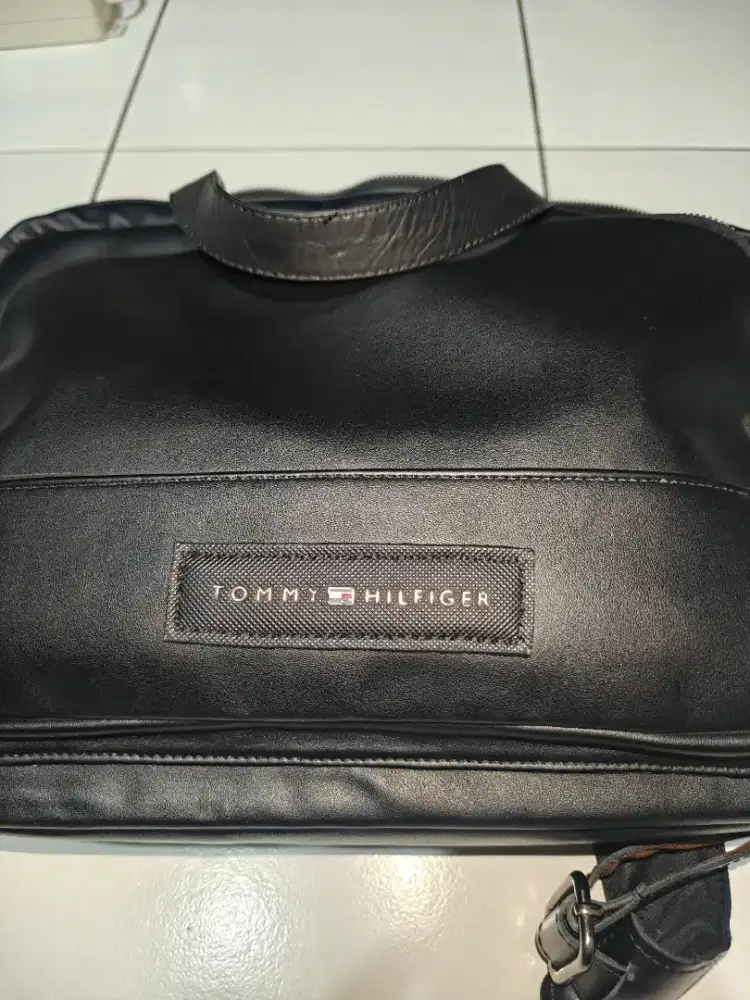 Tas Tommy Hilfiger Pria Sangat Mulus