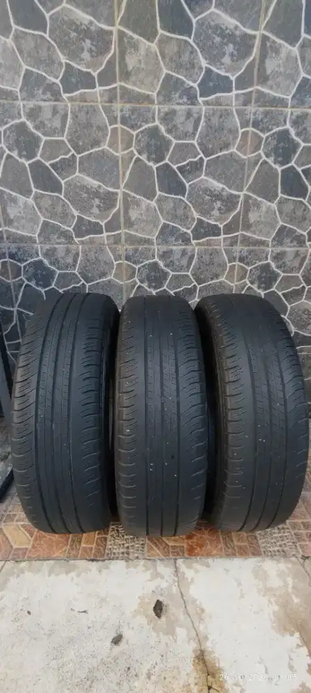 BAN DUNLOP ENASAVE EC300+ 185/65 R15 MOBILIO ERTIGA DLL