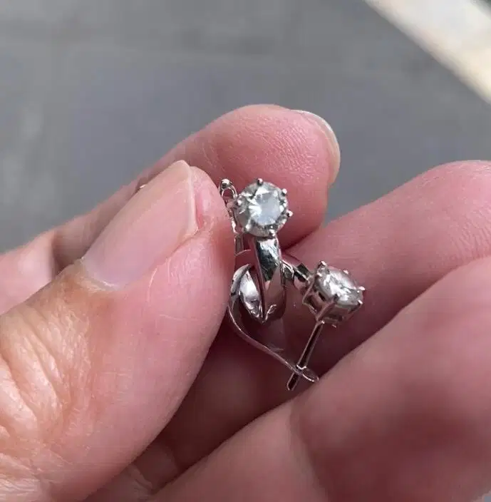 REAL DIAMOND anting-anting