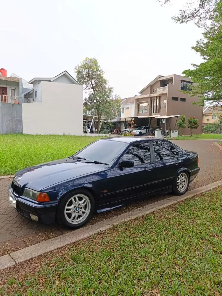 BMW E36 320i 1995 Blue on Gray