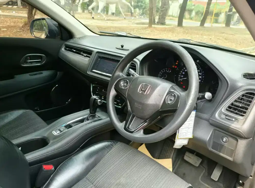 Dijual ** SIAPA CEPAT DIA DAPAT ** HRV E AT. Th 2016. Mobil Siap Pakai