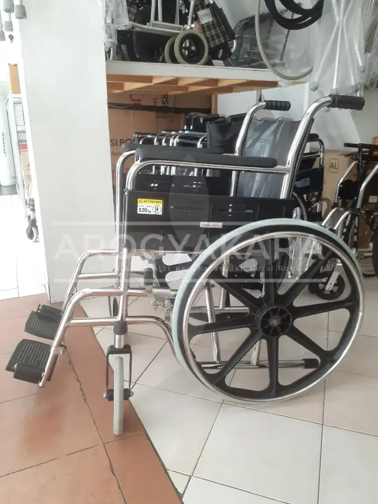 Kursi roda standart bekas