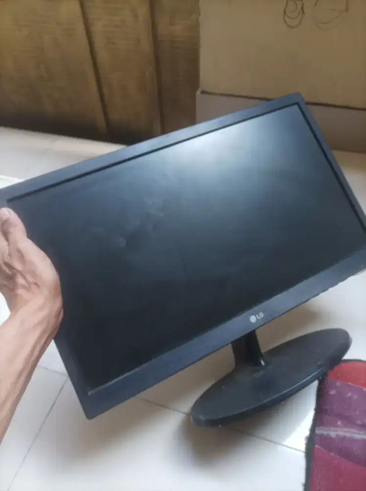 LED LG 20 INCH kondisi normal dan berfungsi dengan baik