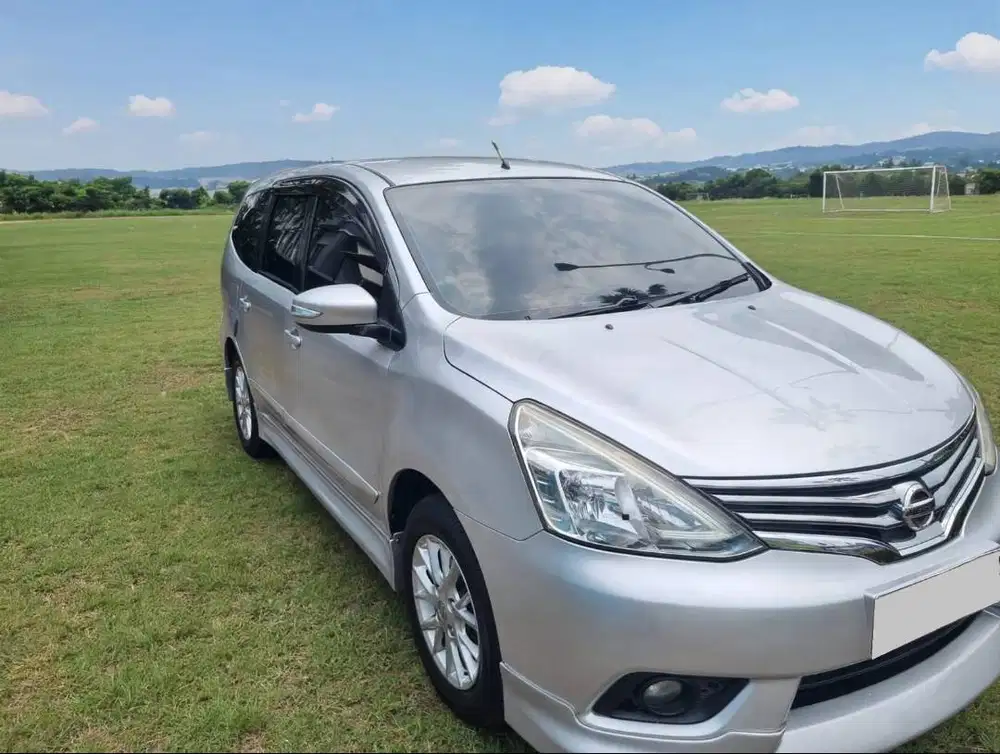Nissan Grand Livina HWS Kondisi Istimewa Silver Metalik 1,5 XV AT 2015