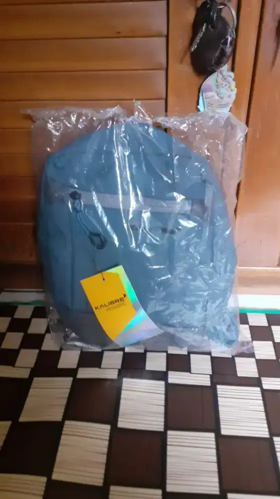 Dijual tas slempang merk kalibre warna biru tosca kondisi masih baru