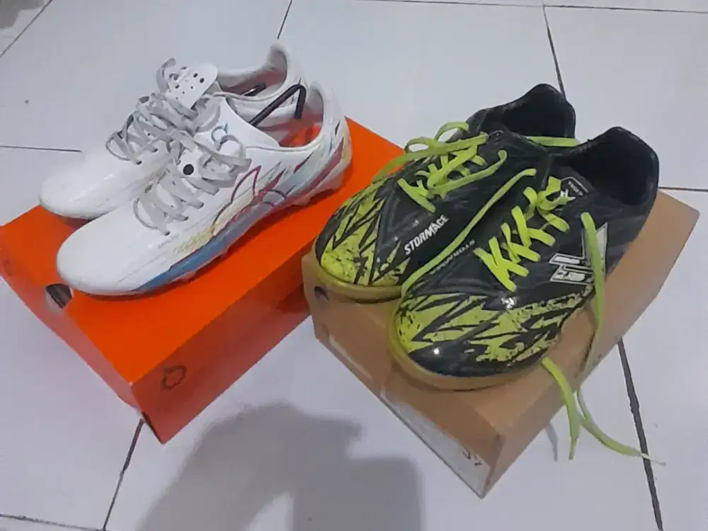 Sepatu bola merek ortus size 37 & sepatu futsal merek vageto size 37
