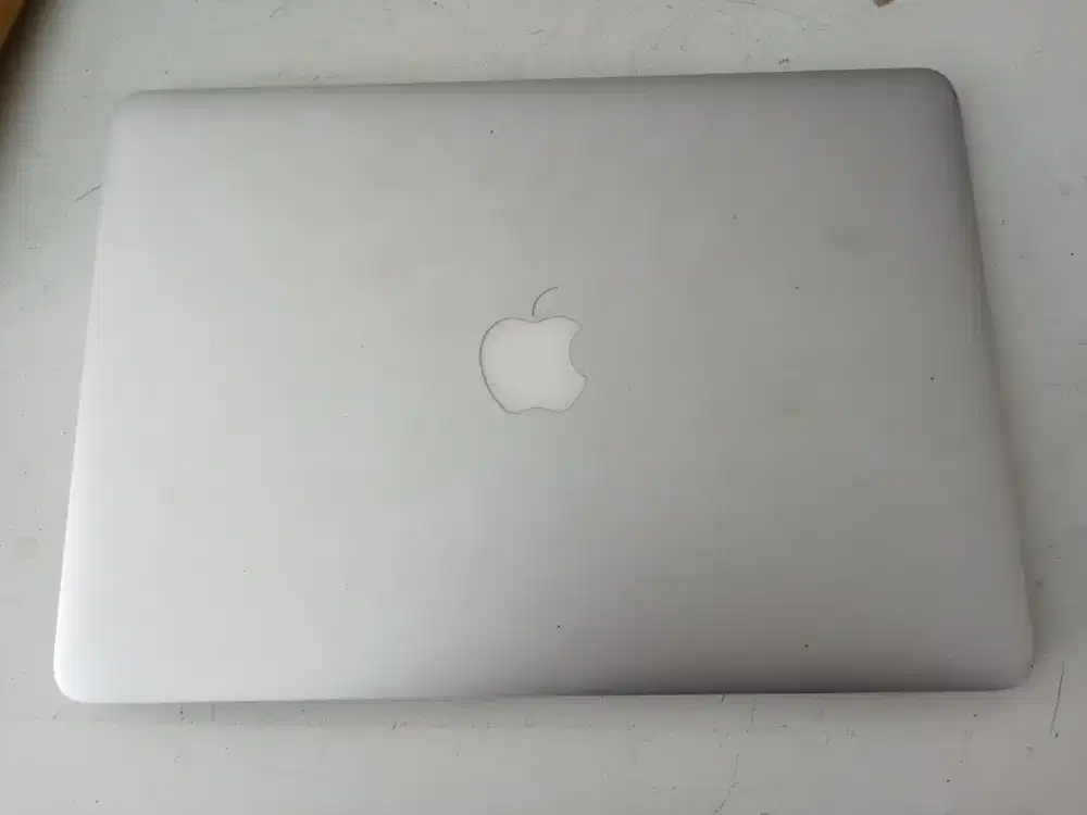 MacBook Air  2013 A1466 , core i5 gen 5, Minus Layar dan Batere drop