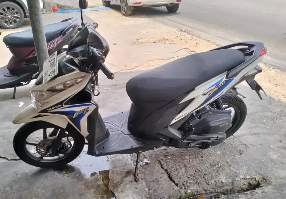 Dijual Honda Vario 2015 bagus atas nama sendiri