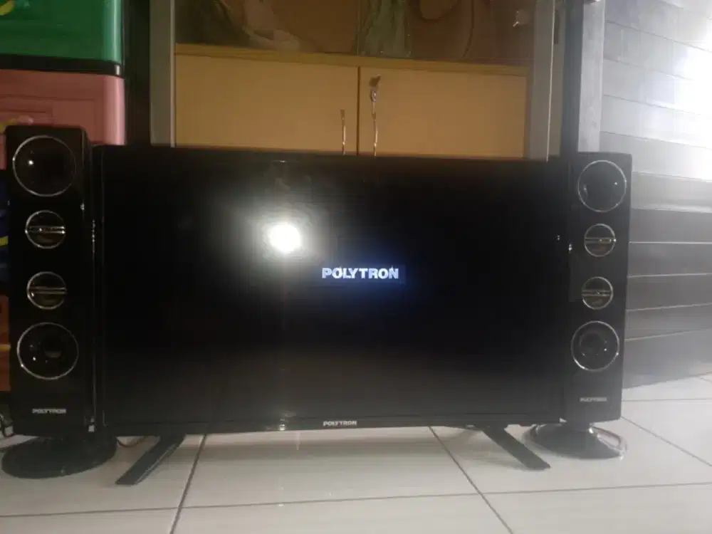TV led analog 32 inch merk polytron speaker tower
