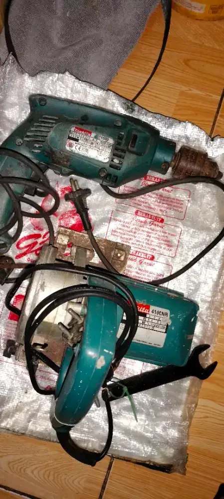 Mesin Potong Keramik Makita