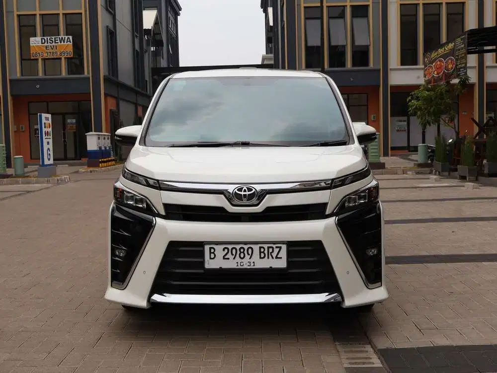 Toyota Voxy 2.0 at 2021