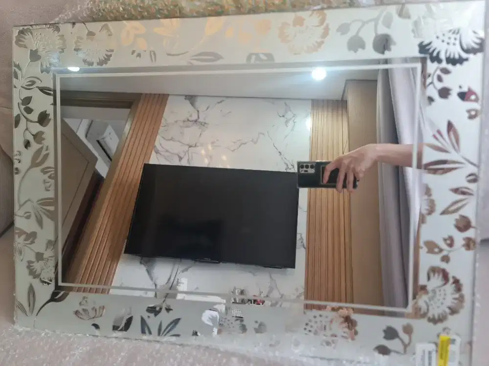 Kaca Cermin Mirror dinding tembok untuk wastafel kamar mandi