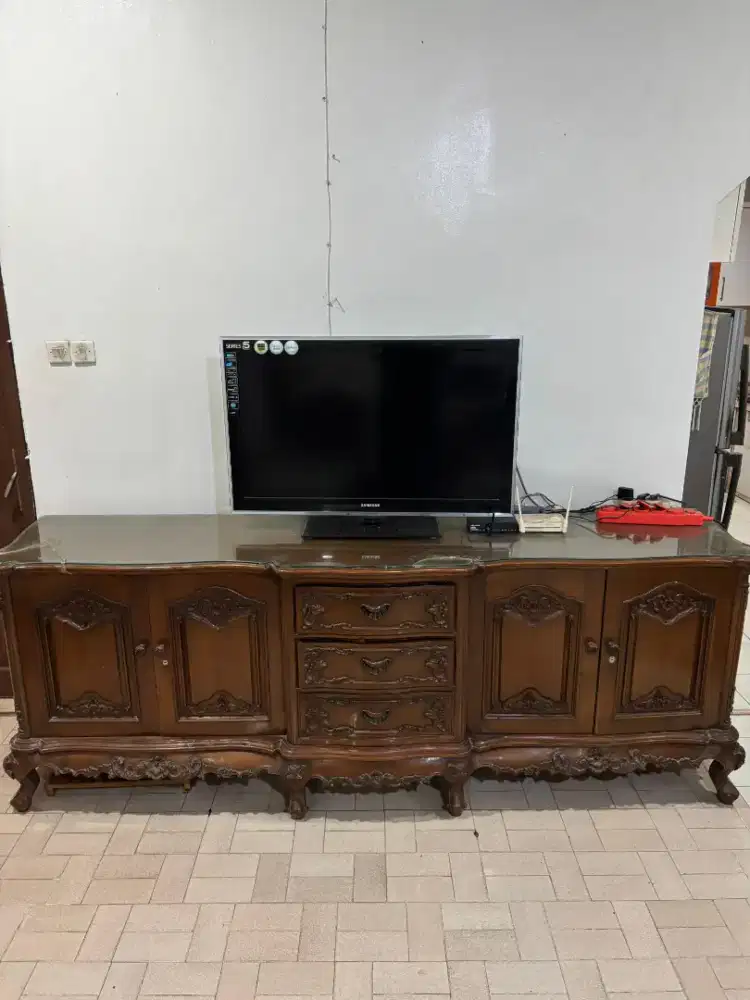 Bufet jati tua ukir dengan panjang 2 meter