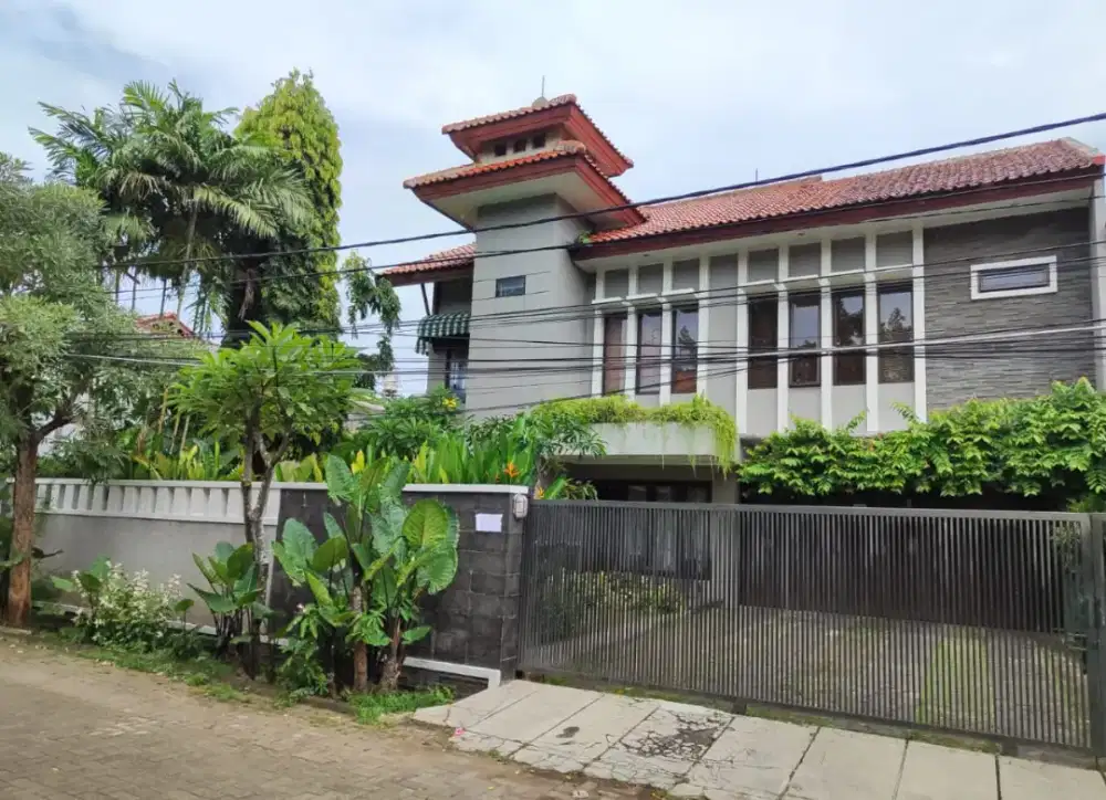 Dijual Rumah bergaya resort di Tangerang Selatan dekat jakarta sltn