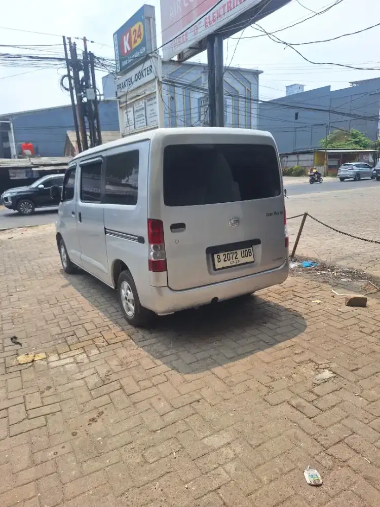 grand max minibus