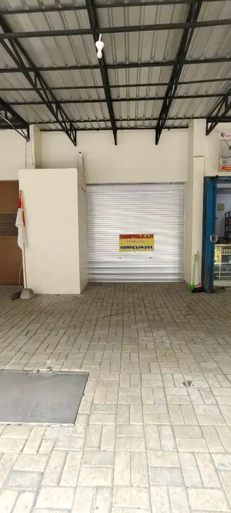Disewakan tempat usaha pinggir jalan raya,cocok untuk kantor atau toko