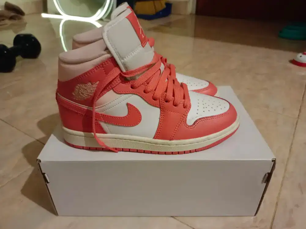 Air Jordan 1 Mid Strawberries & Cream (EUR 36.5 / 23cm) - Like New