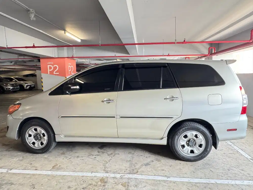 Innova Tipe V A/T 2012