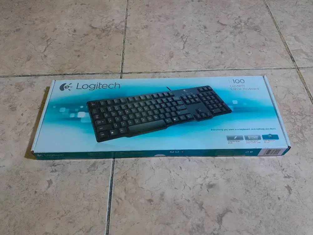 Logitech Classic K100 keyboard dengan konektor PS/2