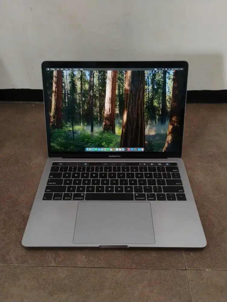 Macbook Pro 13 Inch 2019 i7 16gb/1tb Touchbar
