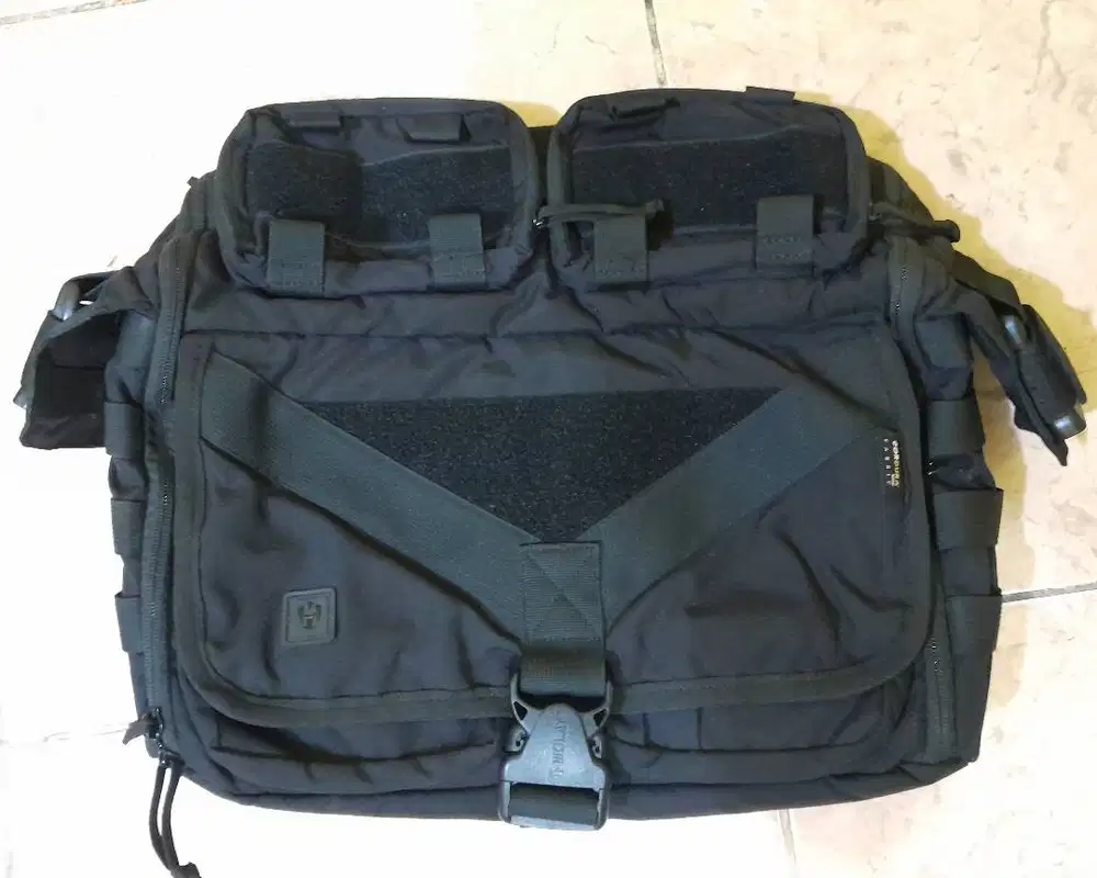 MOLAY Frontline messenger bag