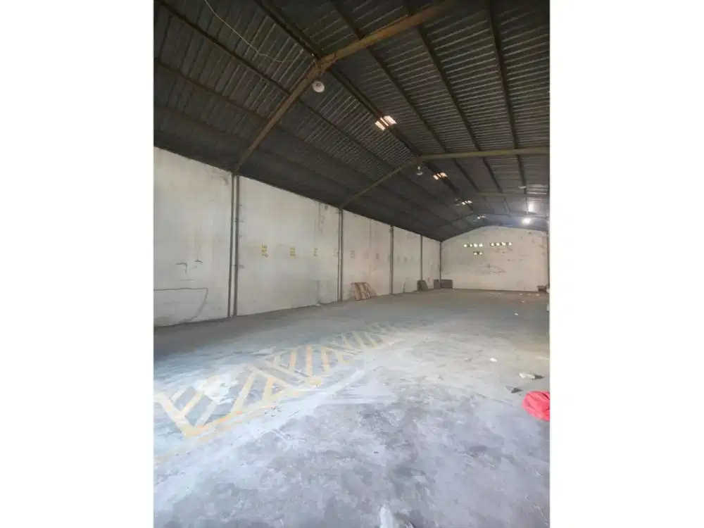 Disewakan gudang margomulyo Permai 11x42= 462 m hanya160jt/th nego
