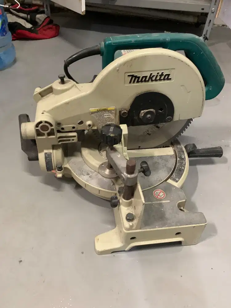 Mesin Potong Aluminium Makita LS1040